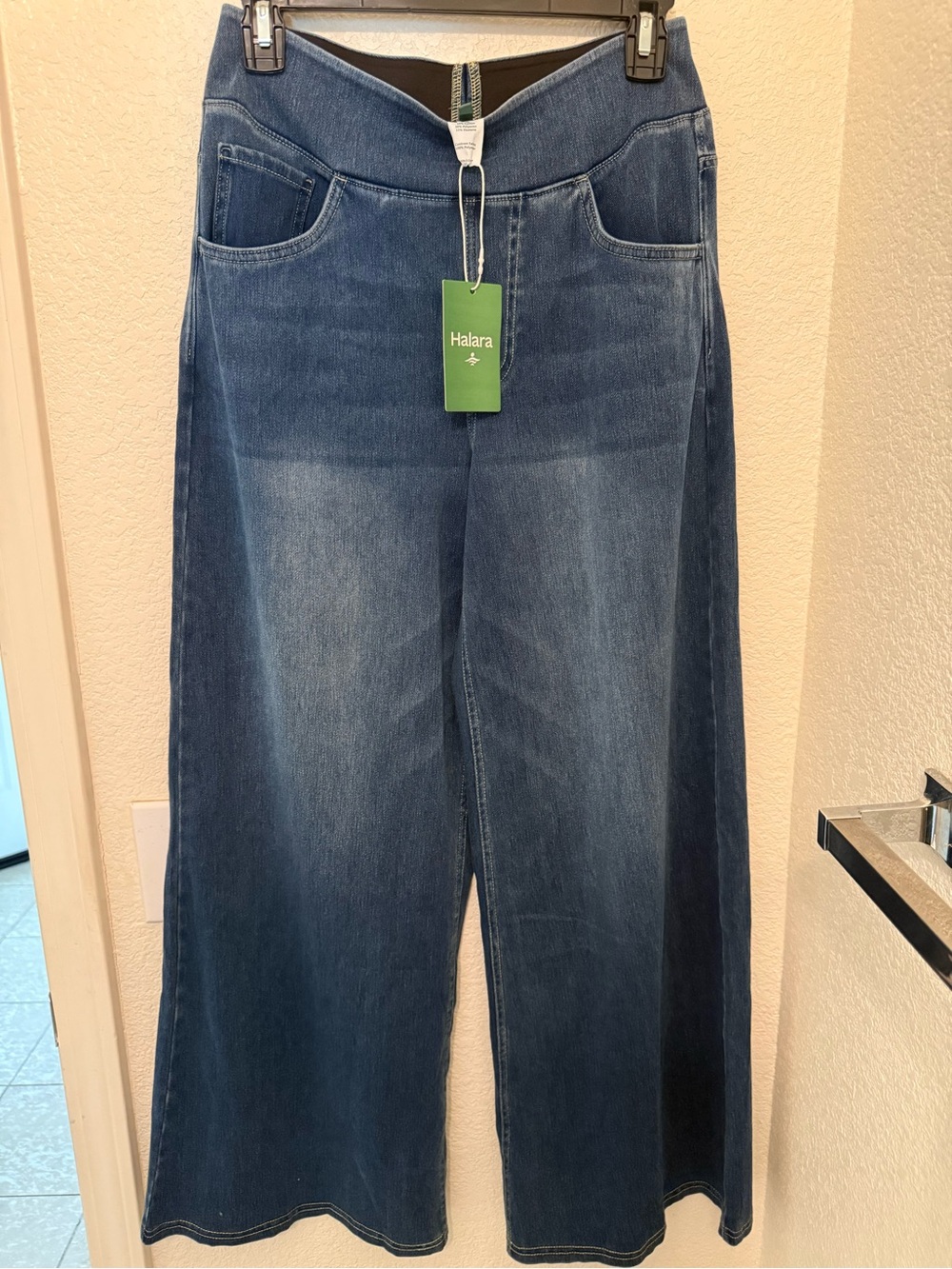HALARA Wide Leg Jeans in Medium Petite Blue Wash